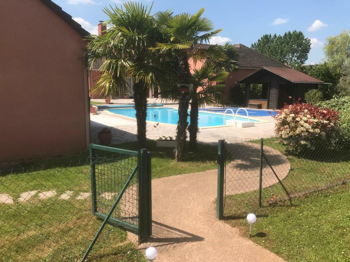 Chambres D'Hotes La Coloniale Varetz Eksteriør billede